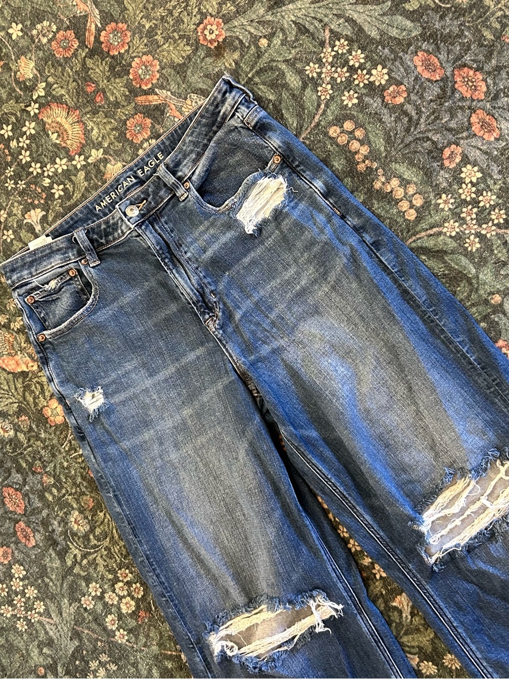 American Eagle Super High Rise Bagg Wide Leg Distressed Jeans - Picture 2 of 7
